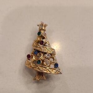 Like New Vintage Christmas Tree Brooch with Multicolor Accents